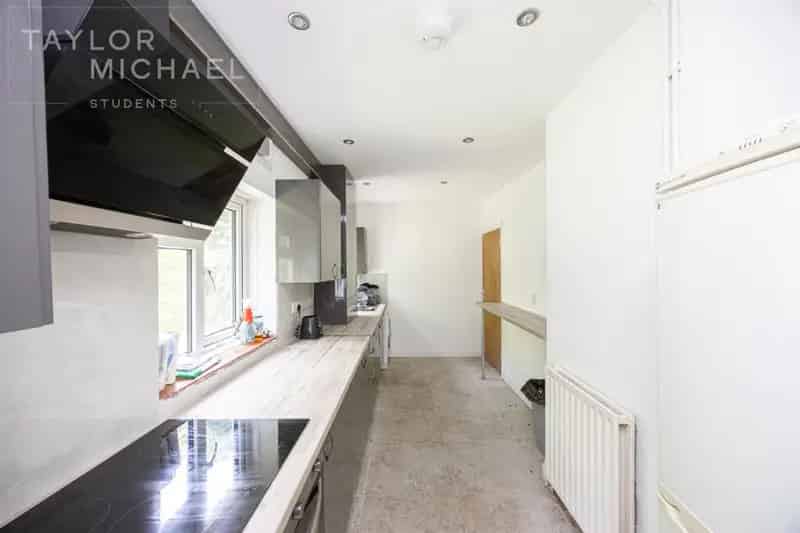 5 Bedroom Student House Brighton Bills Included Furnished