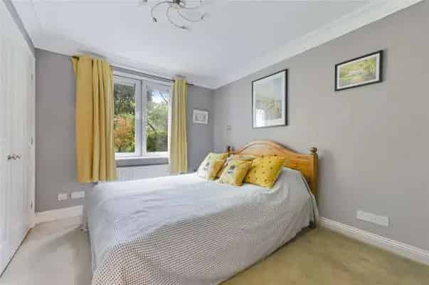 2-Bed Apartment Westminster Bridge Road London Near Waterloo Station