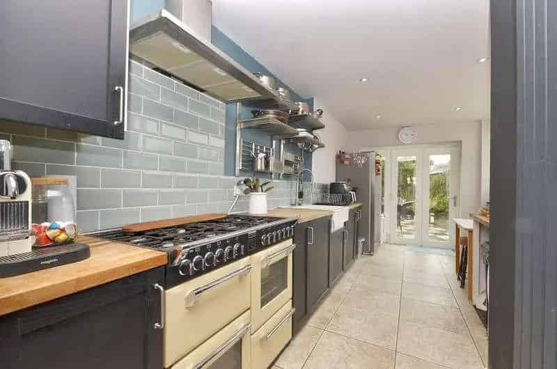 5 bed house for sale