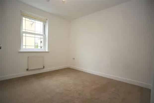 4 Bedroom Family Home To Let - Spacious Terrace House