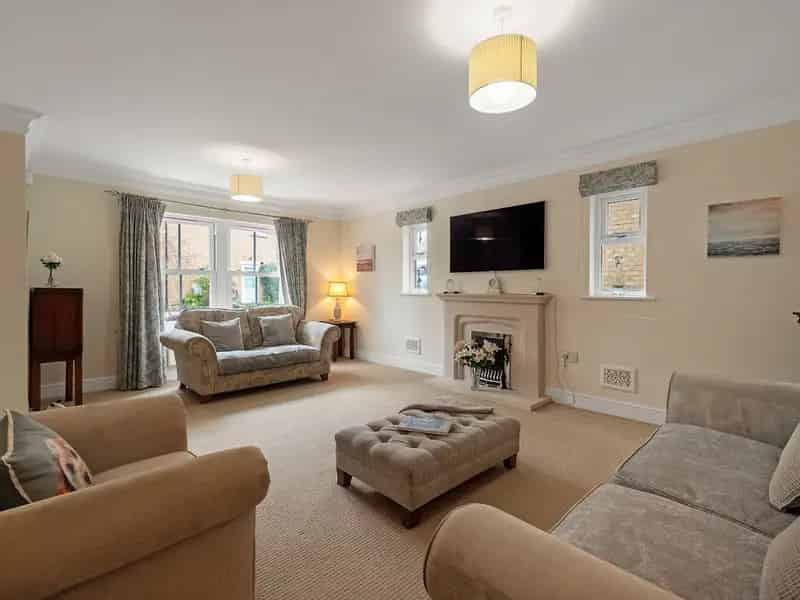6 Bedroom Detached House for Sale Buckingham