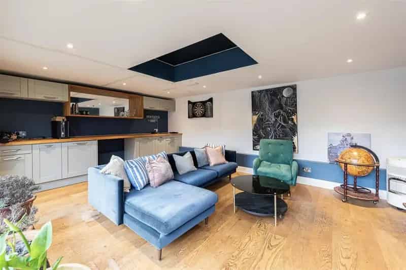 5 Bed Detached House For Sale