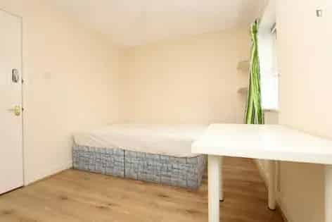 3 Bed House Near Canary Wharf 42m² Newly Refurbished
