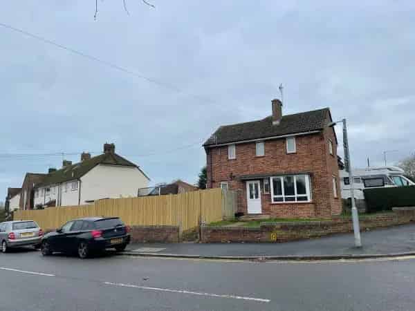 Lovely Two Bedroom House New Carpets Separate Laundry