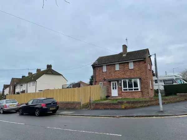 Lovely Two Bedroom House New Carpets Separate Laundry