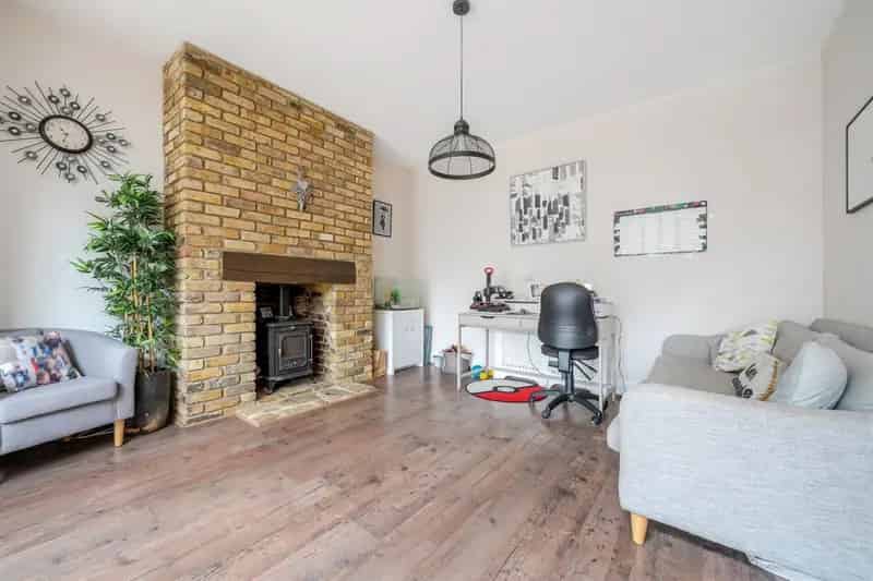Spacious 1930s House with Large Extension and Garden