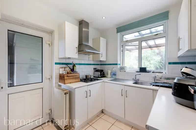 3 Bed Semi-Detached House Ewell Large Garden Garage Off Street Parking