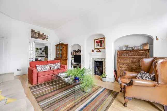 Flat for sale in Eton Avenue, London NW3