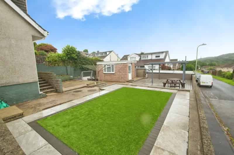 3 bedroom semi-detached house