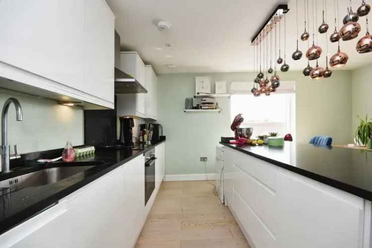 3 Bed House with Open Plan Living and Balcony
