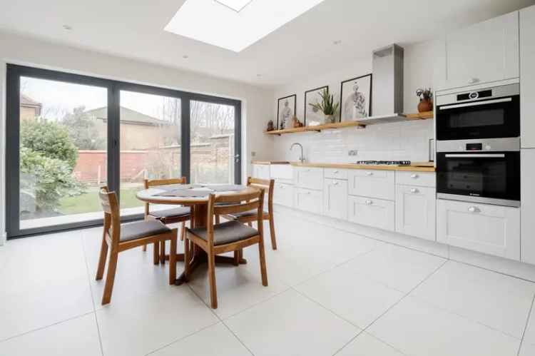 2 Bedroom Cottage for Sale in Muswell Hill