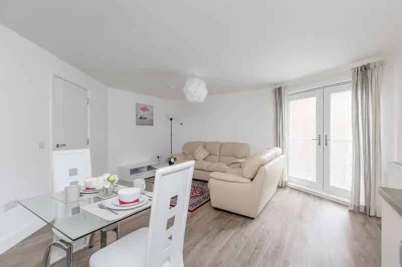 2 Bedroom Flat for Sale Near City Centre