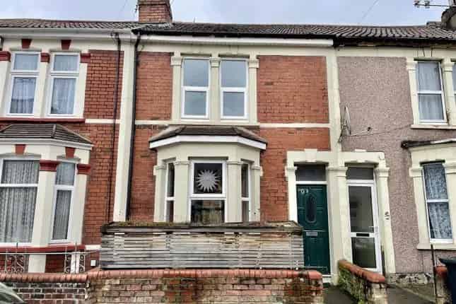 2 Bedroom Terraced House for Sale in Carlton Park Bristol