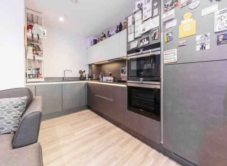 Flat For Sale in London, England