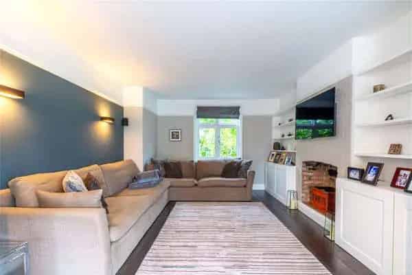 Family Home with Leisure Building and Extensive Gardens