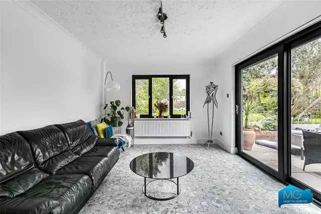 5 Bedroom Family Home in Mill Hill NW7