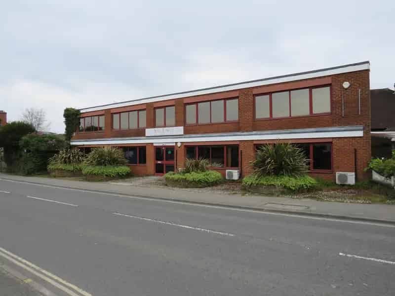 Fleet Office Showroom Building for Lease