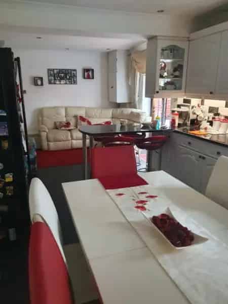 Immaculate 5-6 Bed House 3 Bath Large Kitchen Garden Quiet Cul De Sac