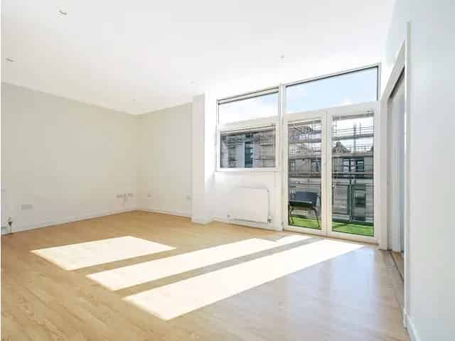 2 Bedroom Flat for Sale Glasgow Harbour