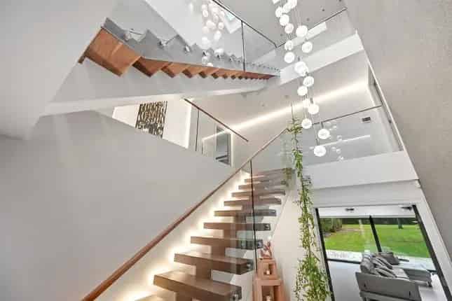 Luxury 6-Bed House for Sale in Pinner HA5