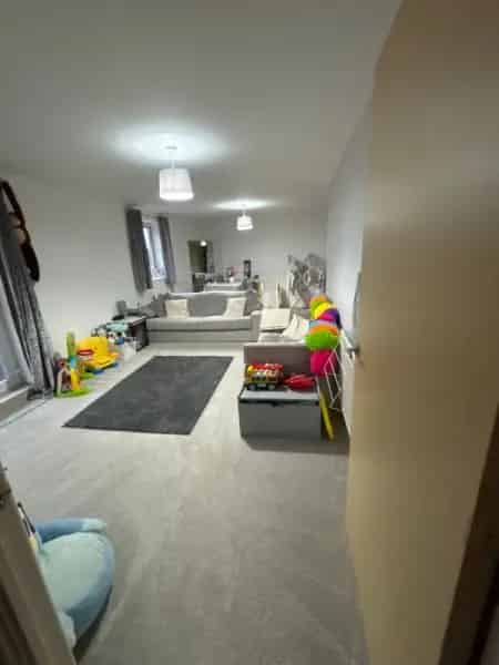 Large 2 Bed Flat 2 Bathrooms Balcony Parking Pets Allowed