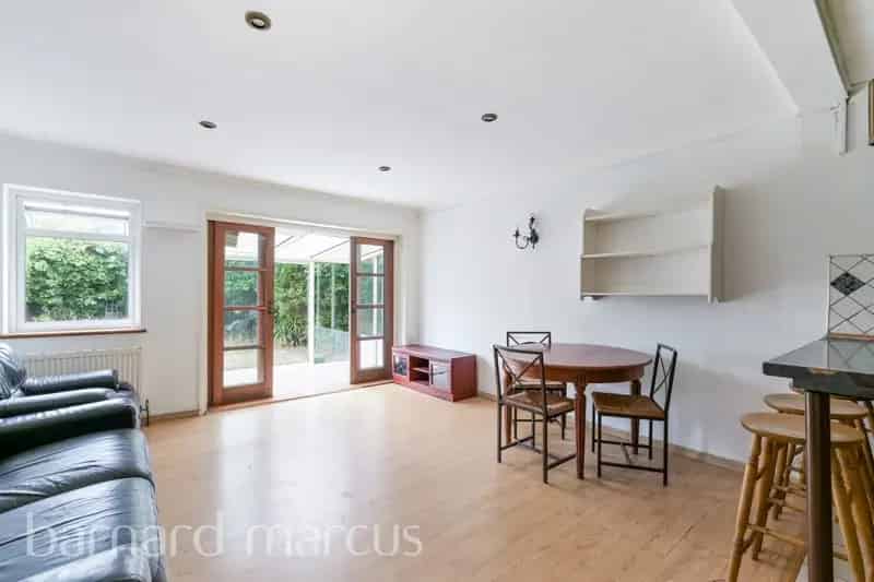 Spacious 4-Bedroom Chalet Bungalow - Modernisation Needed