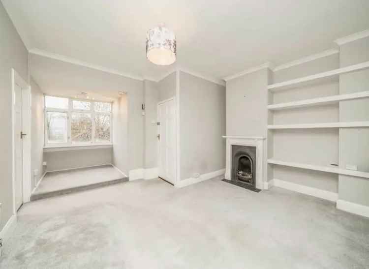 Flat For Sale in Popes Avenue, London, England