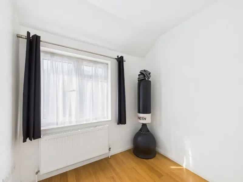 3 Bed House for Sale Extended Garden Chain Free