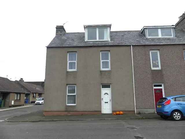 3 bedroom end-terraced house for sale