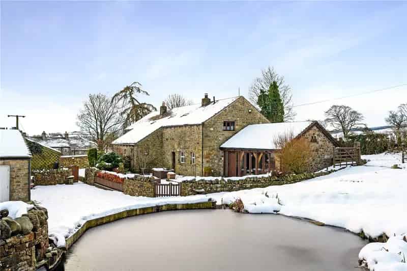 7 Bedroom Barn Conversion with 2 Acres