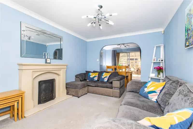 4 Bedroom Detached House to Rent
