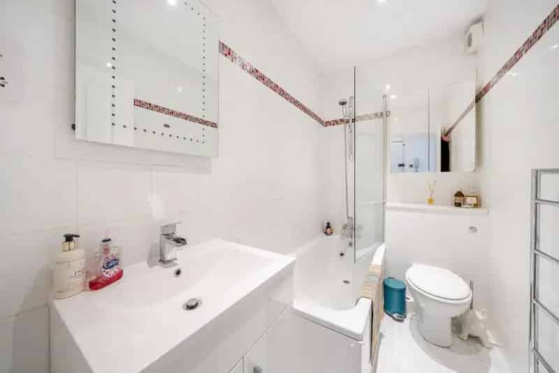 Elegantly Renovated Chain Free Studio Apartment