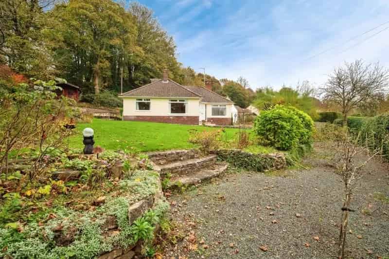 Spacious Detached Bungalow with Workshop Potential and Solar Panels