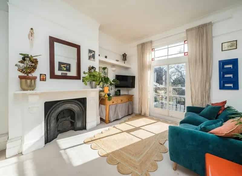 Spacious 2-Bed Victorian Apartment Near Westfield