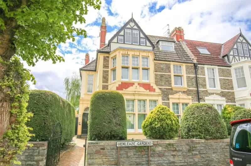 3 Bedroom Victorian Garden Flat for Sale