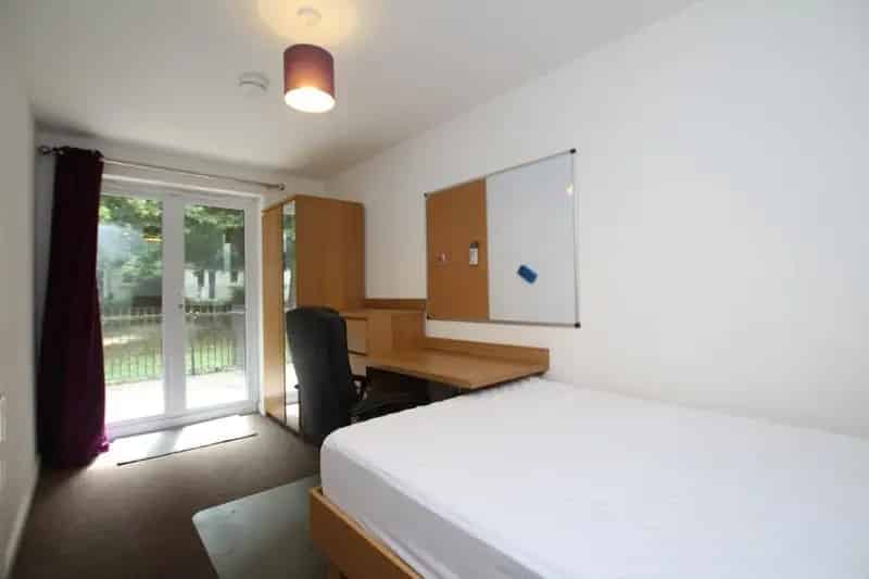 5 Bedroom Student House July 2025