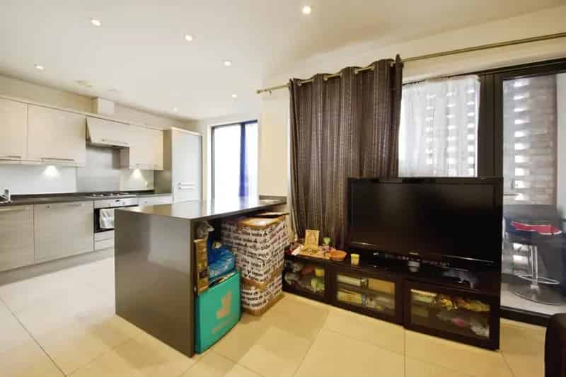 3 Bedroom Flat for Sale in Alpine Road London