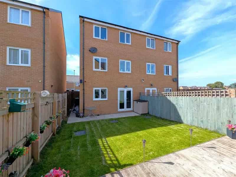 4 Bedroom Semi-Detached House For Sale