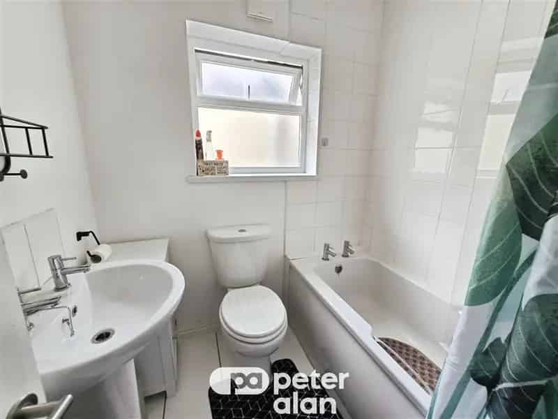 Bills Inclusive Double Room in Swansea House Share