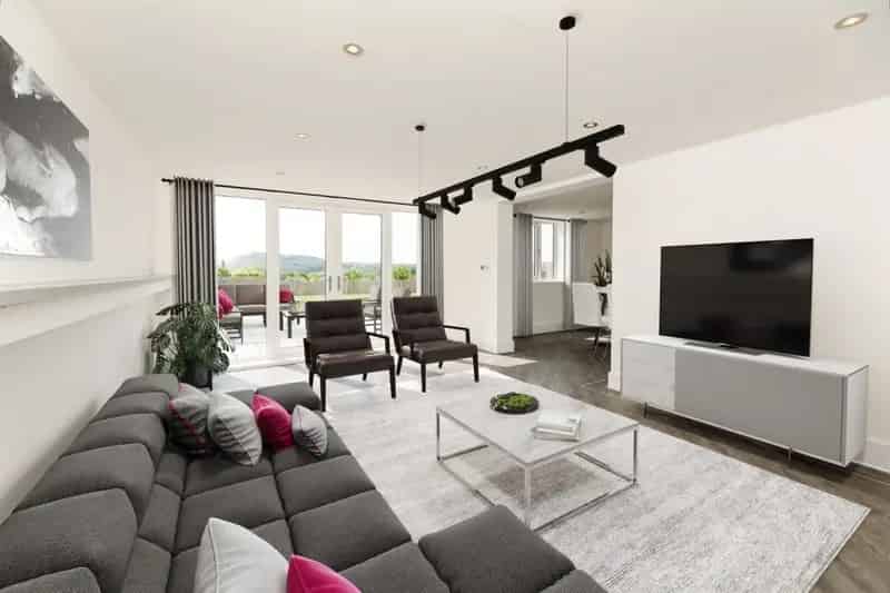 Elsecar Six-Bedroom Family Home with Cinema Room and Gym