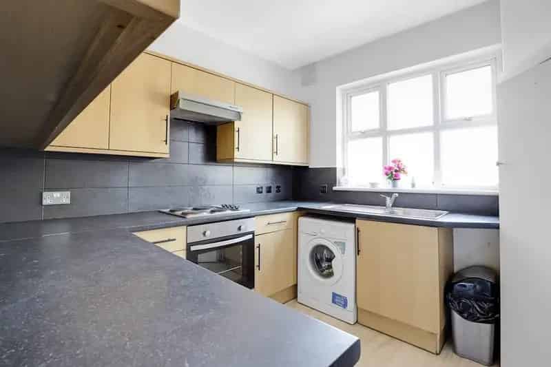 2 Bedroom Flat House to Rent