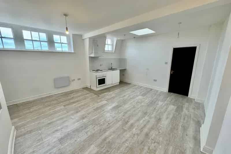 One Bedroom Apartment Dudley Town Centre 12 Month Tenancy