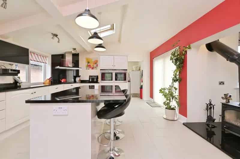 Donington Detached Home 4 Bedrooms Large Garden Triple Garage