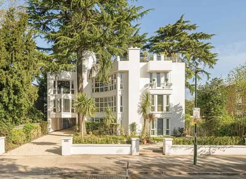 Art Deco 1-Bed Apartment Near Strawberry Hill Station