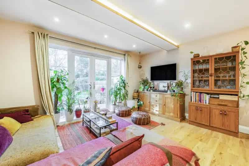 Stunning 2-Bed Georgian Conversion in Ealing
