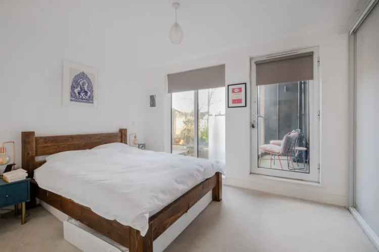 2 Bedroom Flat for Sale in East Dulwich