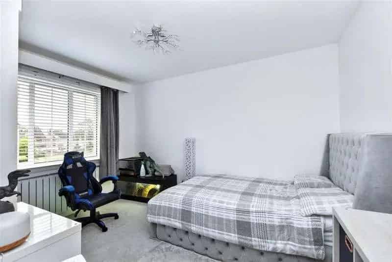 5 Bed Detached House with Annexe For Sale