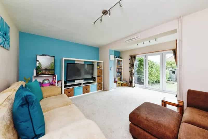 3 Bed Family Home with Garden and Off-Road Parking