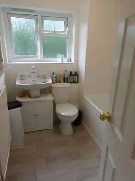 Spacious 2 Bed Flat with Modern Bathroom and Future Kitchen Upgrade