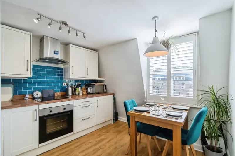 Bath City Center Apartment  Henrietta Park Views Modern Kitchen